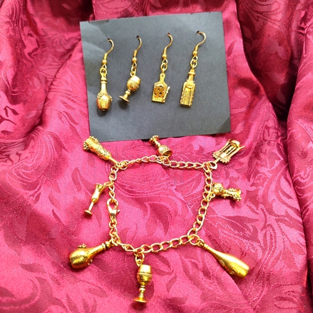 💥 3/$20 Wine Country Gold Toned Bracelet and Earrings with Wine Charms